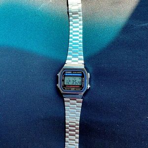 Watch CASIO stainless steel, back water resistant